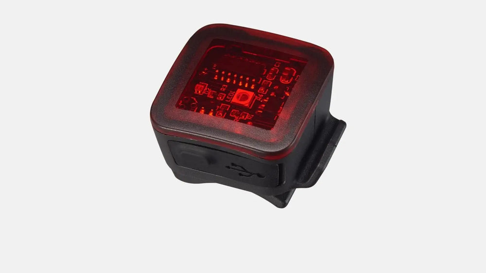 49121-360_LGHT_FLASH-PACK-HEADLIGHT-TAILLIGHT_DETAIL