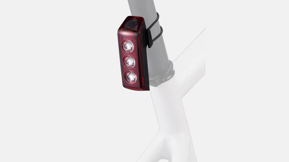 49120-250_LGHT_FLUX-250R-TAILLIGHT_DETAIL-3