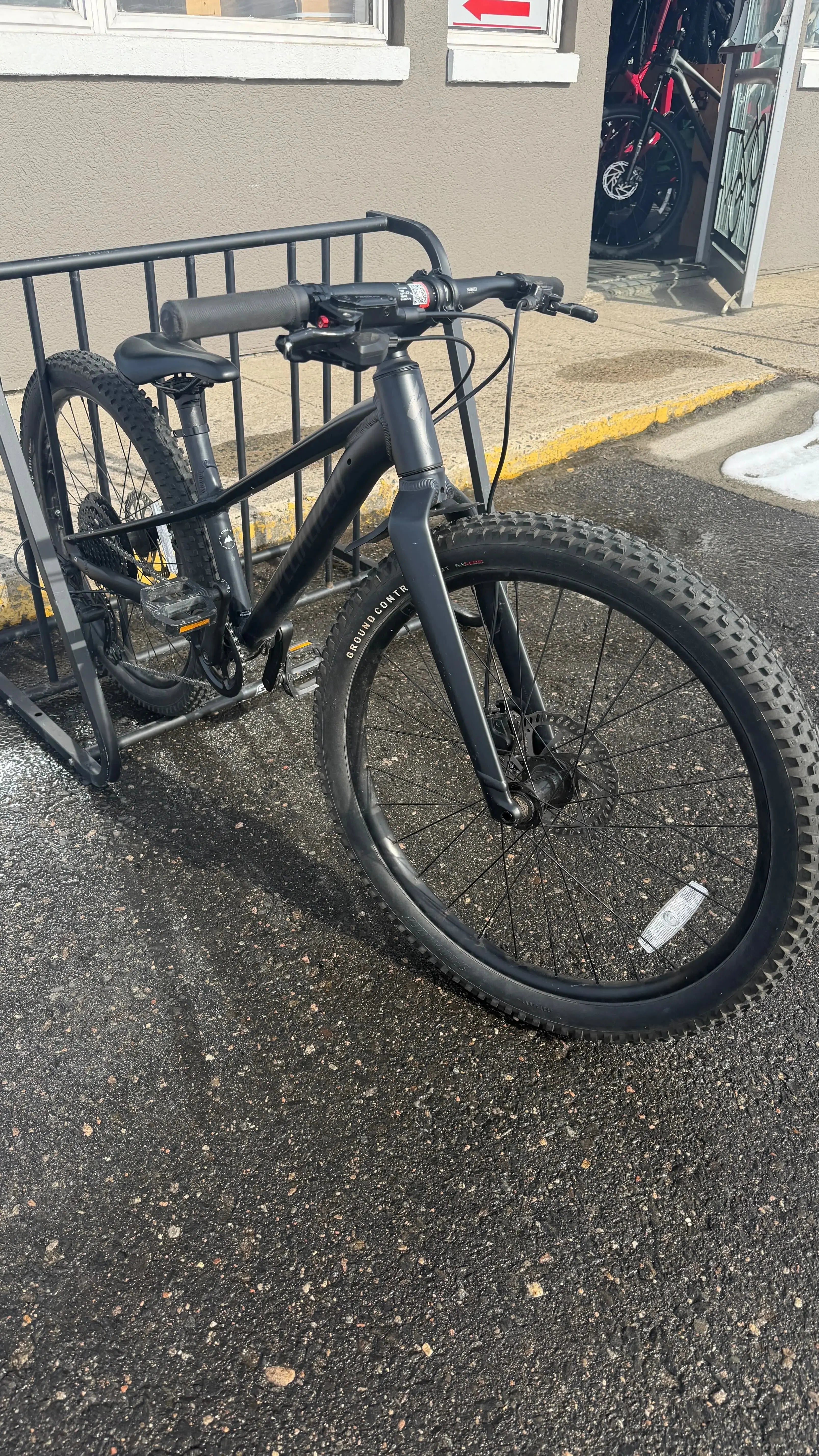 RIPROCK 24 - Cast Black/Smoke Vélo D'occasion certifié Specialized