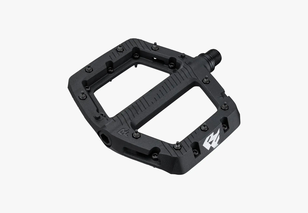 chester_pedal_black_rotation_3_pdp