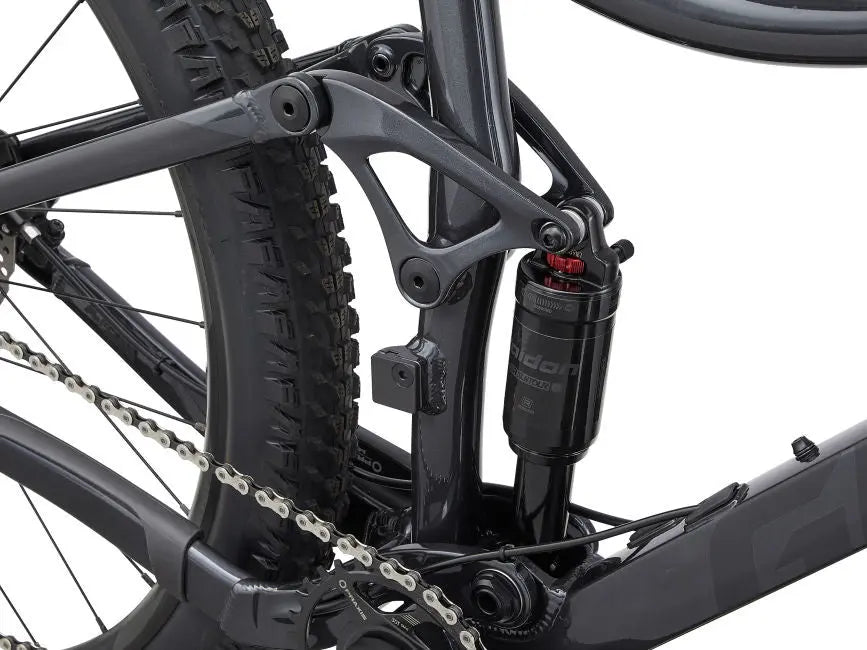 MY22Stance_ColorAGunmetalBlack_D4